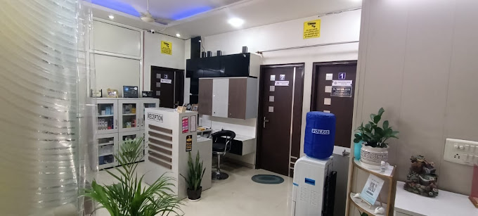 Dermatologist in Rohini Dr. Varun Jain at Oswal Jain Skin Clinic